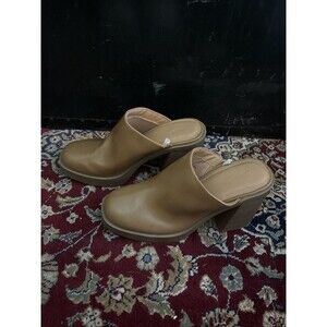 Brown Slip On Close Toed Heels Women's Size 9